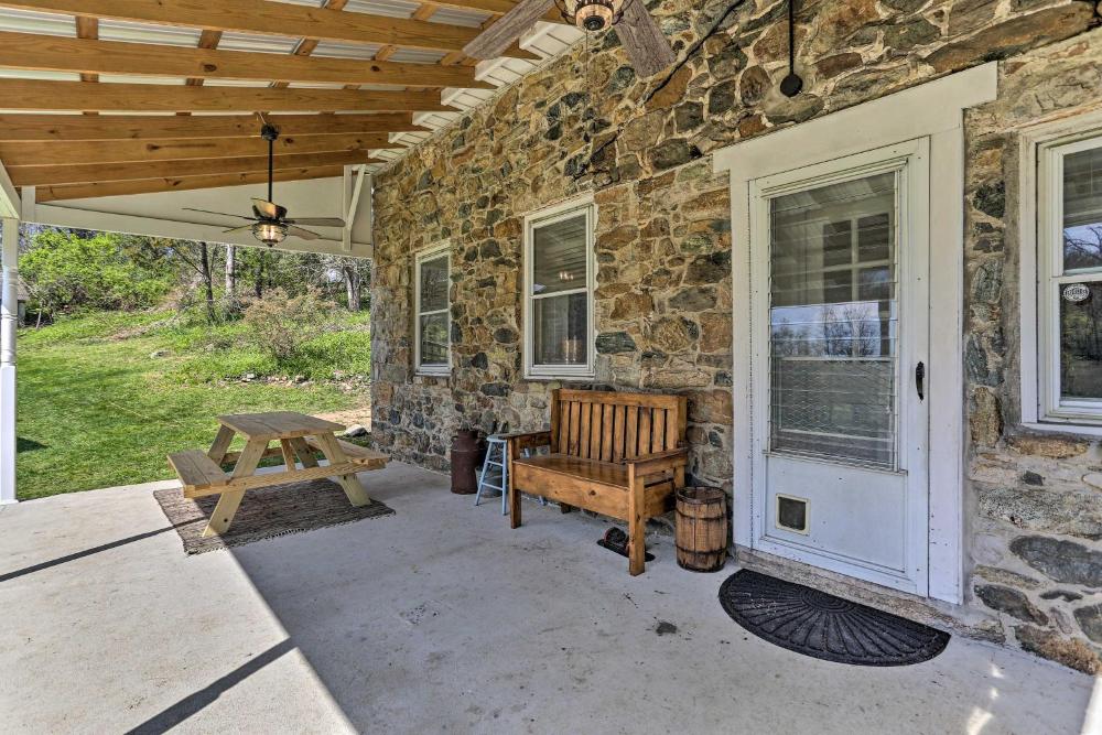 Patio and Fire Pit Idyllic Cottage in Hellertown!